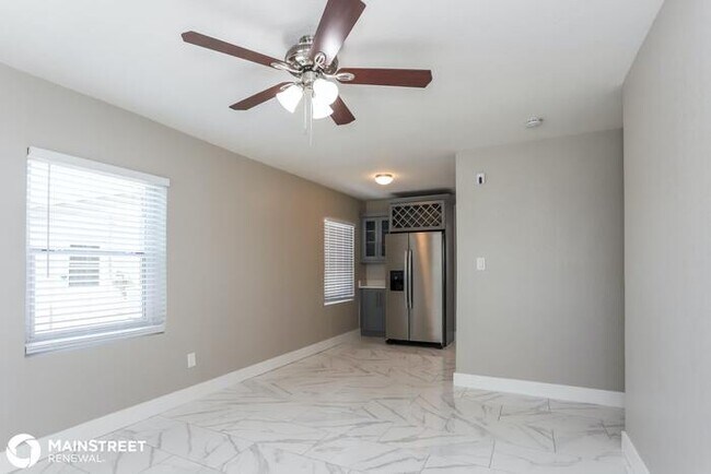 Building Photo - 3911 W Walnut Street, TAMPA, FL 33607