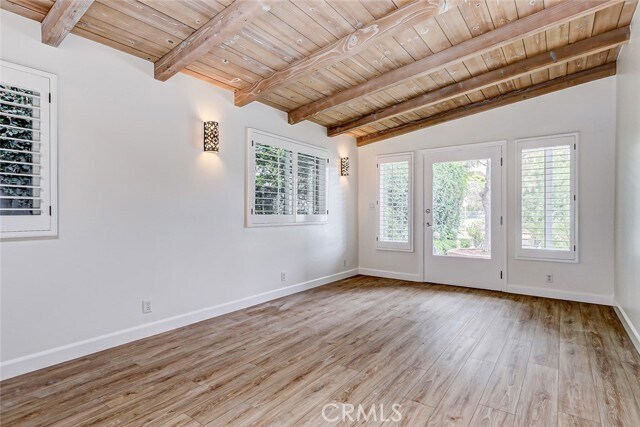 Building Photo - 1404 N Poinsettia Ave