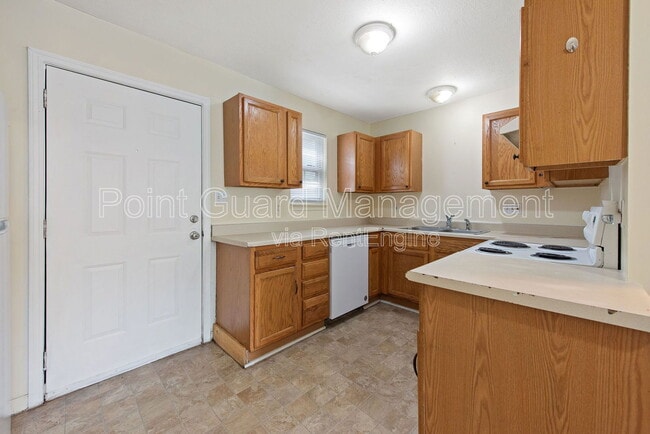 Building Photo - 955 Leroy St