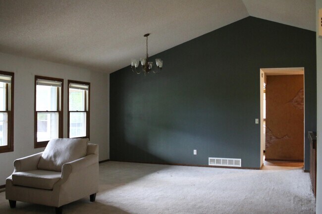 Building Photo - 7092 S Lewis Ct