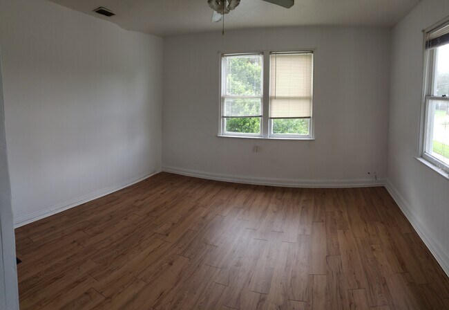 Building Photo - 120 N Boundary Ave