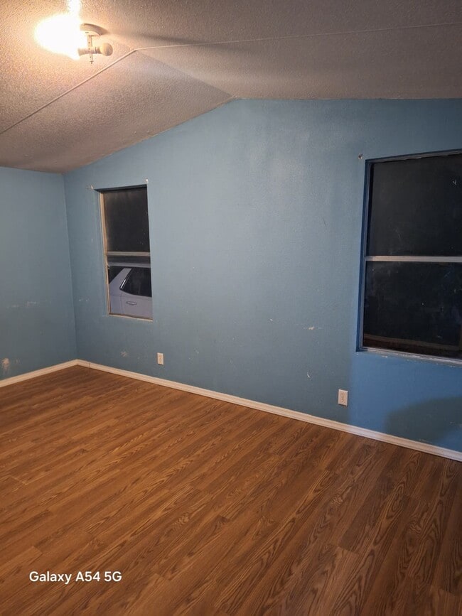 Building Photo - 14063 Bradley Rd