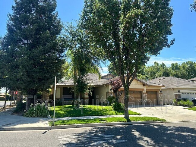 Foto del edificio - 1832 N Vickie St