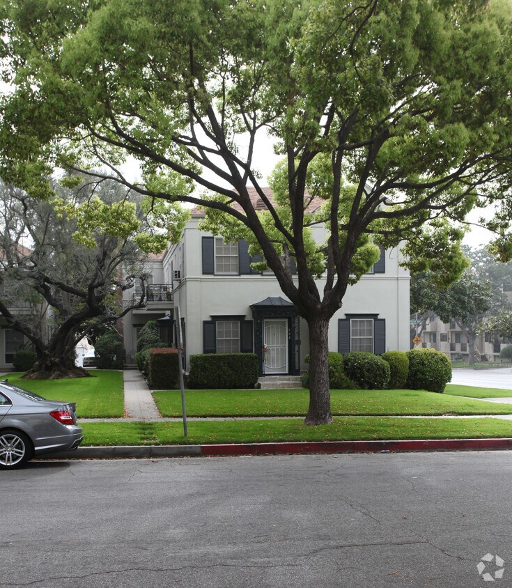 Foto del edificio - 424 N Maple Dr