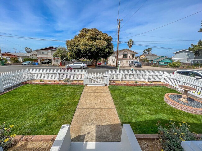 Building Photo - AVAILABLE SEPTEMBER - Beautiful Morro Bay ...