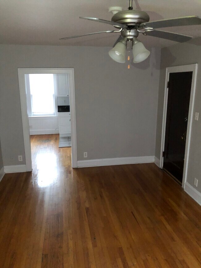 Foto del edificio - 3117 W Foster Ave