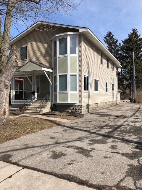 Building Photo - 458 Laprairie St