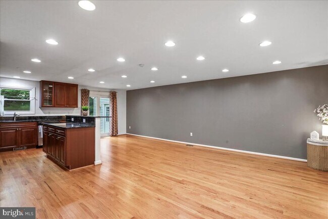 Building Photo - 2653 Fanieul Hall Ct