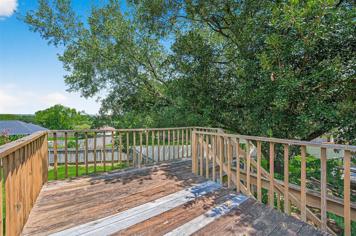 Building Photo - 319 Fantasy Ln