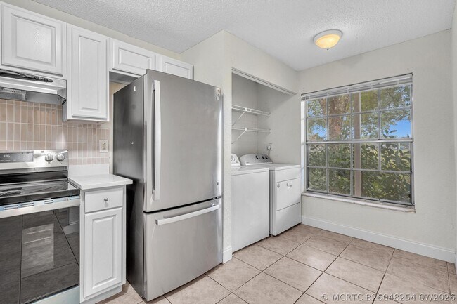 Building Photo - 2510 Riverside Dr