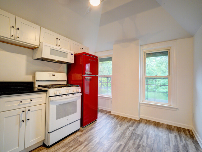 Building Photo - 3649 Amberson Ave