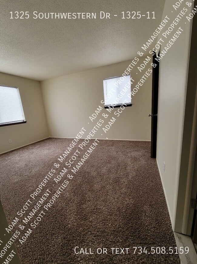 Foto del edificio - 1325 Southwestern Dr