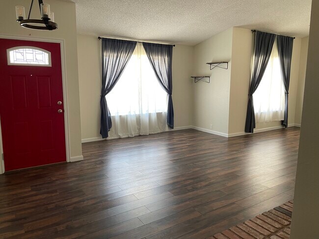 Foto del edificio - 3704 Broxburn St