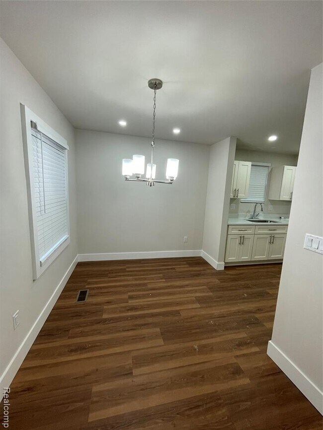 Foto del edificio - 8634 Patton St