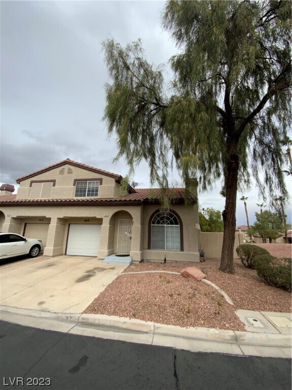 Primary Photo - 2608 Giant Redwood Ave