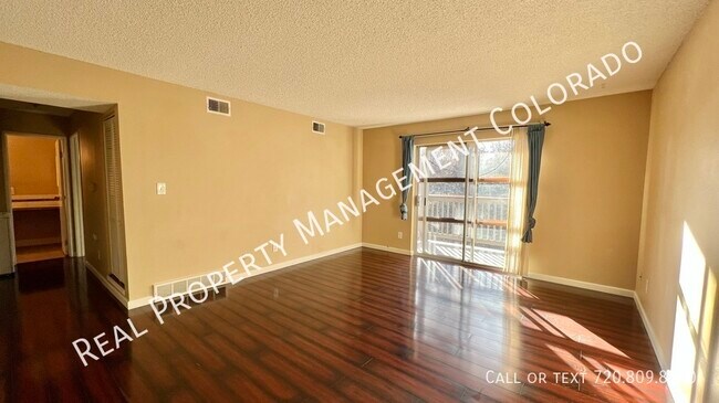 Building Photo - Freshly Updated Condo in Highline Meadows