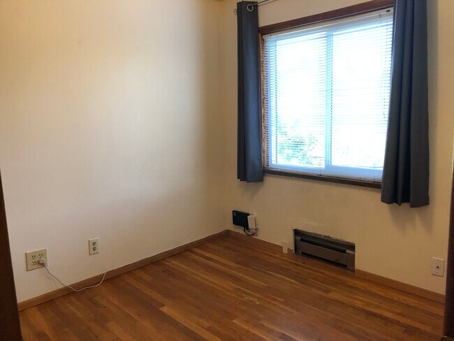 Foto del edificio - 147 NW Webb St