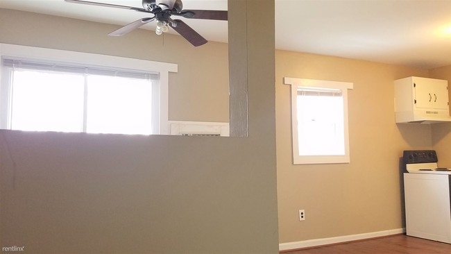 Building Photo - 1 br, 1 bath Apartment - 457 W South St Apt C