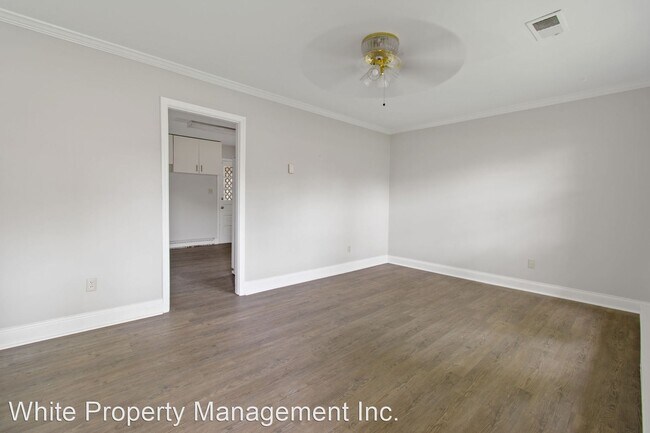 Foto del edificio - 3 br, 1 bath House - 300 Arrowood Rd.