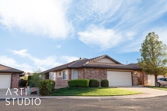 Building Photo - 669 W Uxbridge Dr