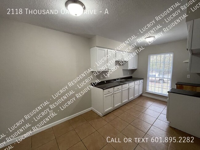 Foto del edificio - 2118 Thousand Oaks Dr