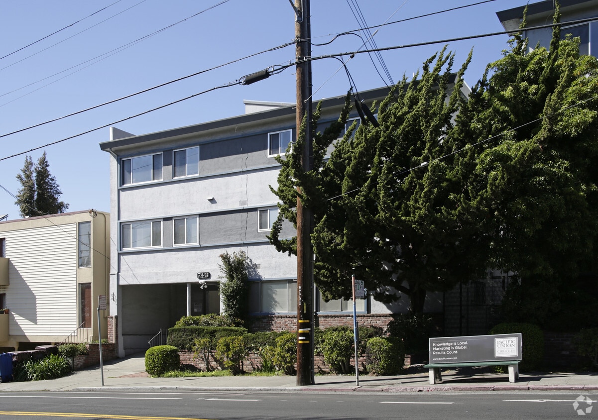 Foto del edificio - 743 Oakland Ave