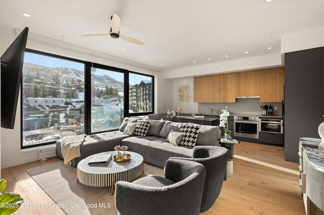 Foto del edificio - 119 Wood Rd