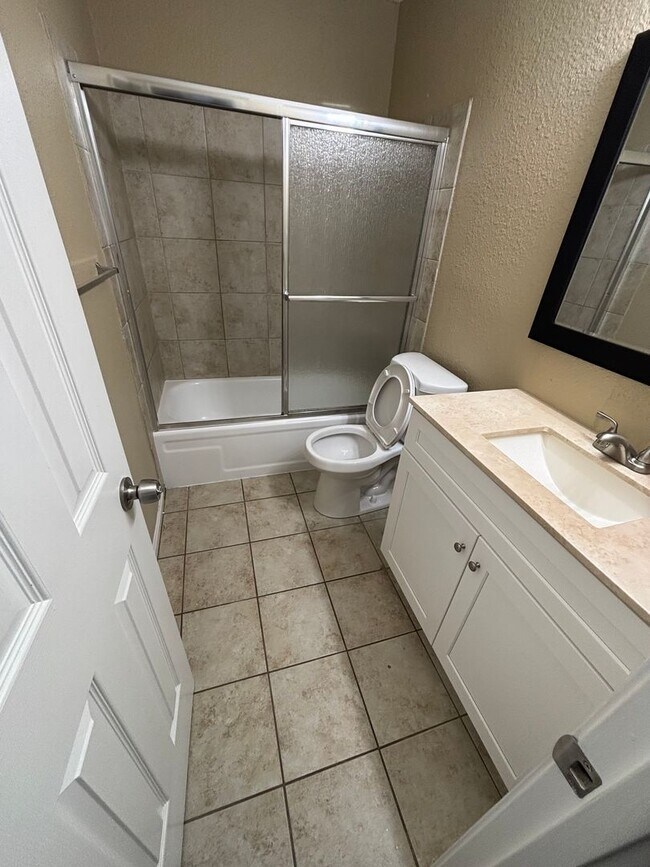 Foto del edificio - Large 2 bdrm/1.5bath apt 750.00 in Indepen...