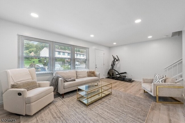 Building Photo - 122 Stedwick Dr