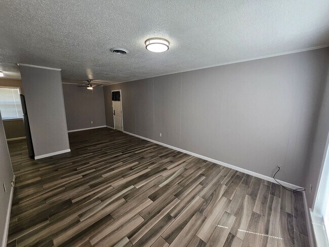 Foto del edificio - 403 E 8th St