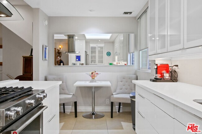 Foto del edificio - 9303 Burton Wy