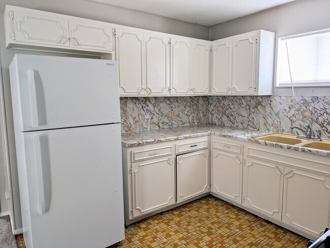 Kitchen Cabinets - 307 San Angelo