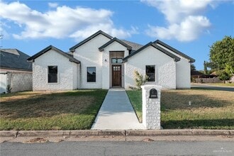 Building Photo - 4000 W Hackberry Ave