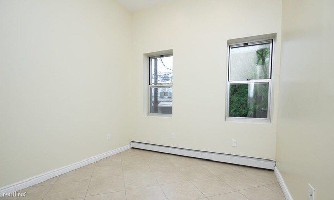Foto del edificio - 2023 Steinway St