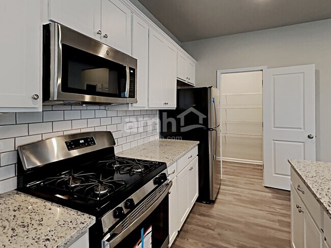 Building Photo - 107 Omega Ct