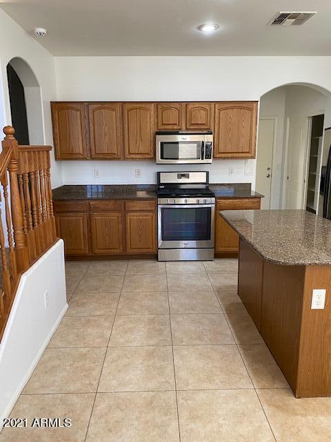 Building Photo - 40882 W Robbins Dr