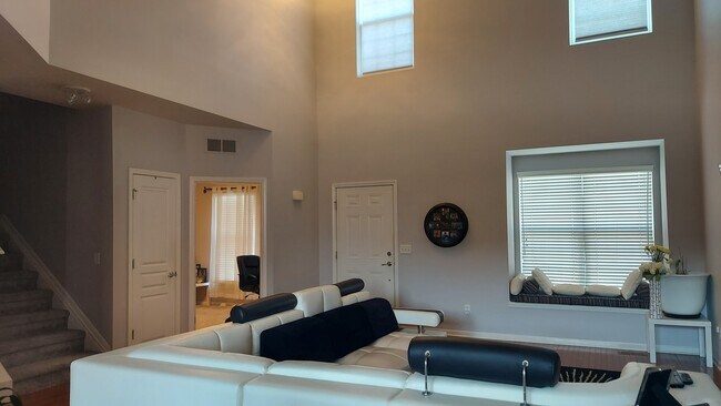 Foto del edificio - 1895 Vanderbilt Rd