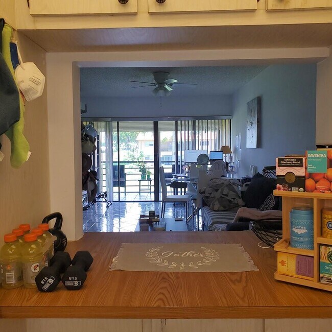 Foto del edificio - 2161 Woolbright Rd