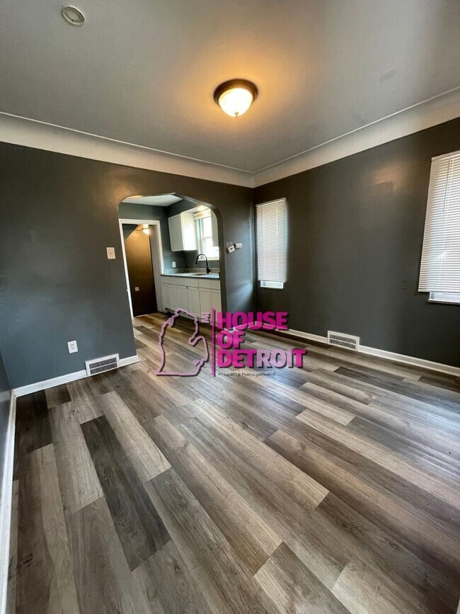 Building Photo - 3 BEDROOM | 1 BATH | FREE PRE SCREEN