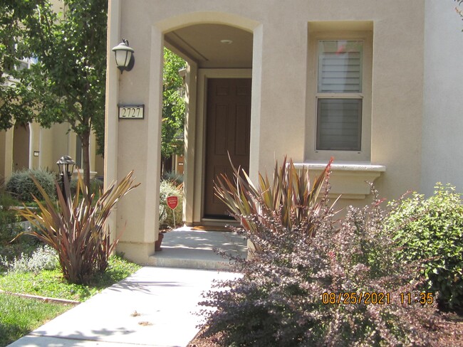 Foto del edificio - 2727 Montecito Vista Way