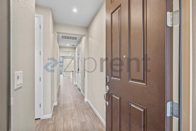 Foto del edificio - 572 Delicato Dr