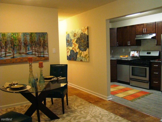 Building Photo - 2098 Cunningham Dr