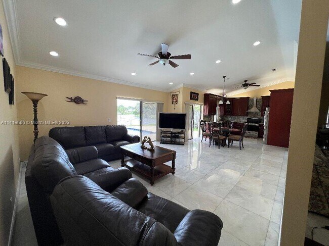 Foto del edificio - 15121 Meadhaven St