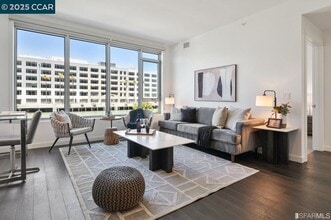 Building Photo - 1000 3rd St