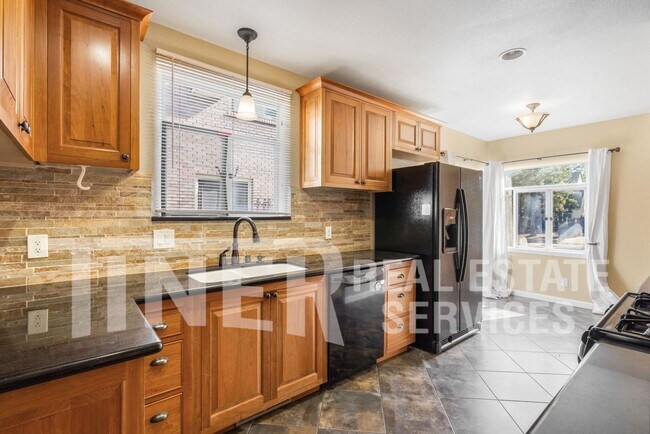 Foto del edificio - Beautiful Woodlake 3 Bedroom Home