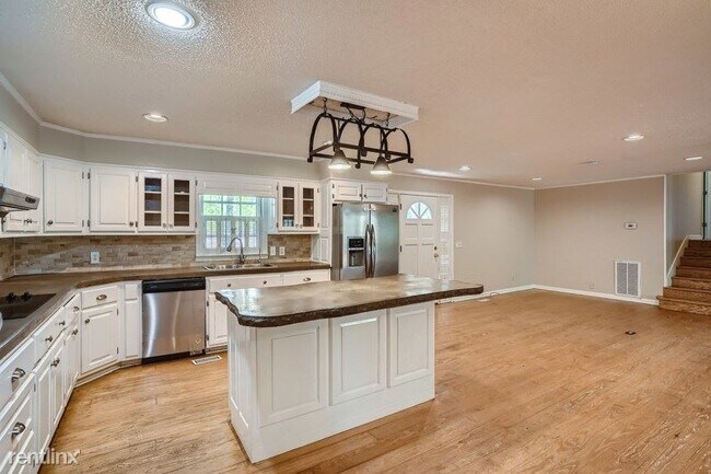 Building Photo - 4 br, 2.5 bath House - 114 Grassdale Road