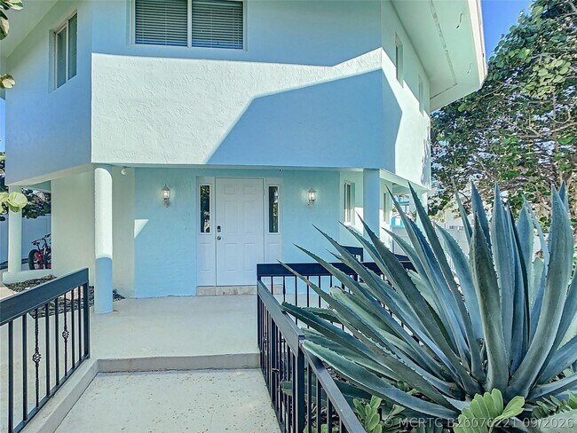 Building Photo - 12880 Jimmy Buffett Mem Hwy