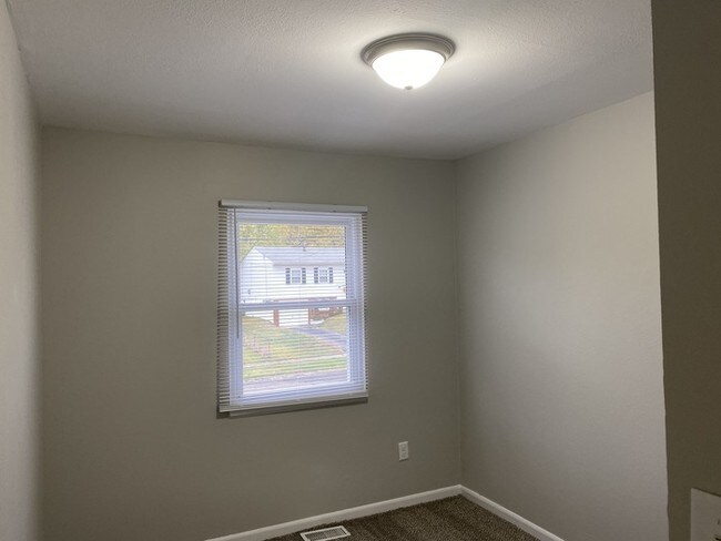 Building Photo - 2925 Wheatfield Dr