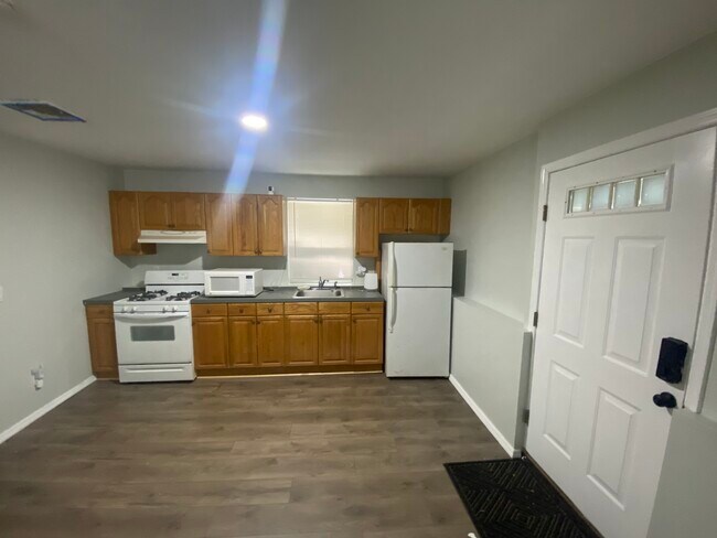 Foto del edificio - 404 Sheep Pasture Rd