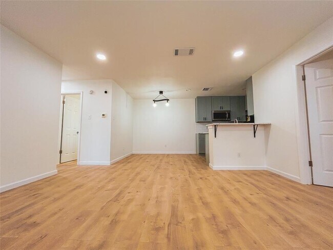 Foto del edificio - 1815 Gracy Farms Ln